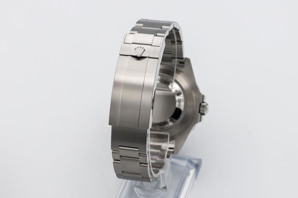 Rolex Sea-Dweller 126600 Image 3